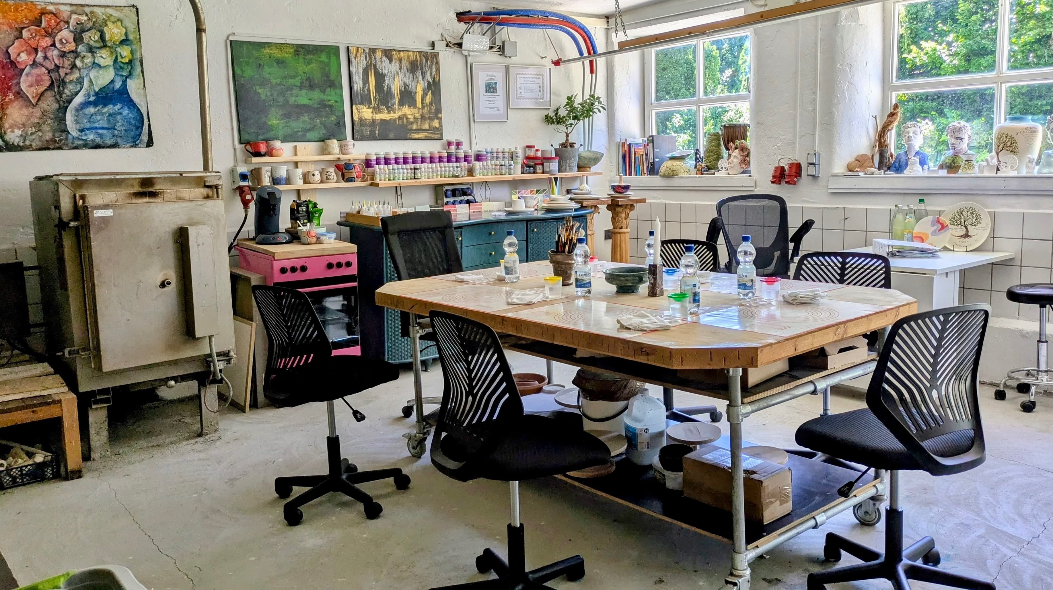 Das Atelier Facettenreich in Rückholz bei Kempten - Kreativraum für Acrylmalerei und Keramikworkshops